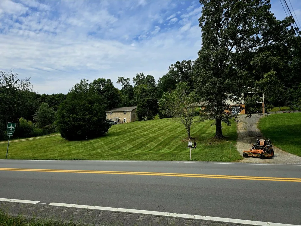 Local landscape installation experts serving Williamsburg, KY - Creekside Cuts