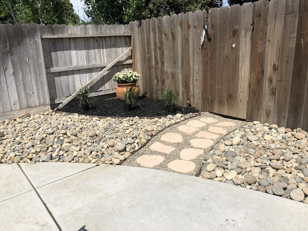 Custom lawn care service for beautiful yards across Los Banos, CA - Creekside Landscape