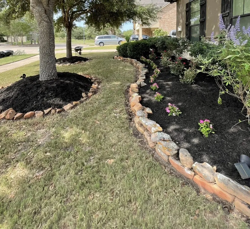 Top-rated lawn care service in Fulshear, TX - Creekside Landscaping