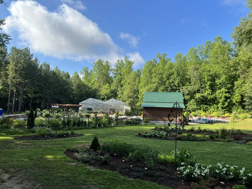 Custom outdoor landscaping in Dallas, NC - Creekside Nursery