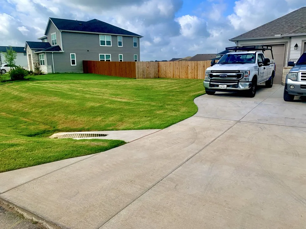 Local lawn care service in Dale, TX by Creekwood Brothers
