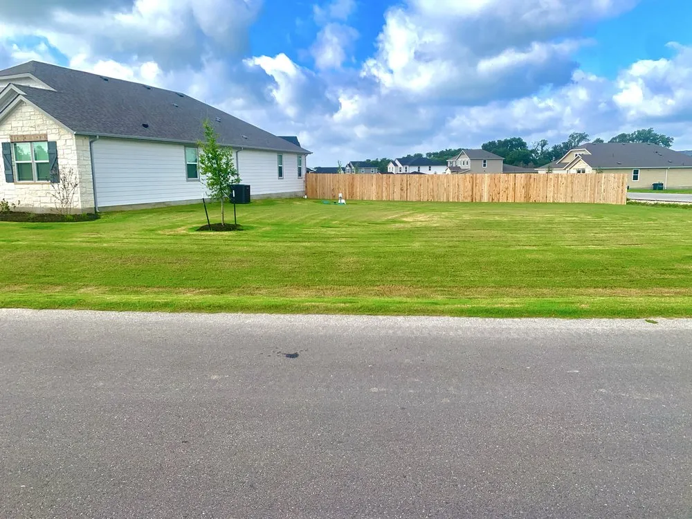 Reliable yard maintenance in Dale, TX by Creekwood Brothers