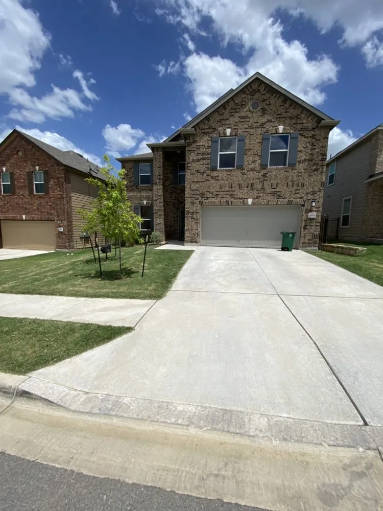 Top-rated yard maintenance in Cedar Creek, TX by Creekwood Lawn & Landscaping