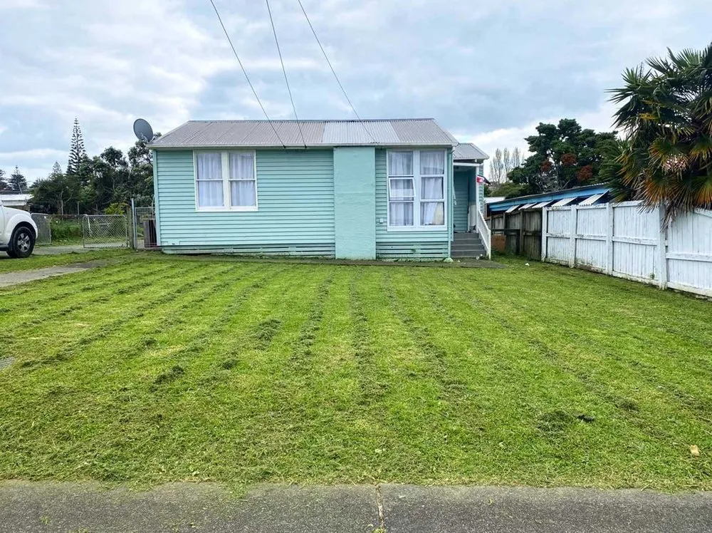 Custom garden landscaping experts serving Chicago, IL - Crestline Lawn Services