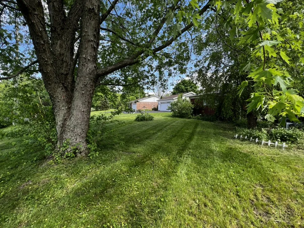 Professional yard maintenance in Shadeland, IN - Crestview Landscaping