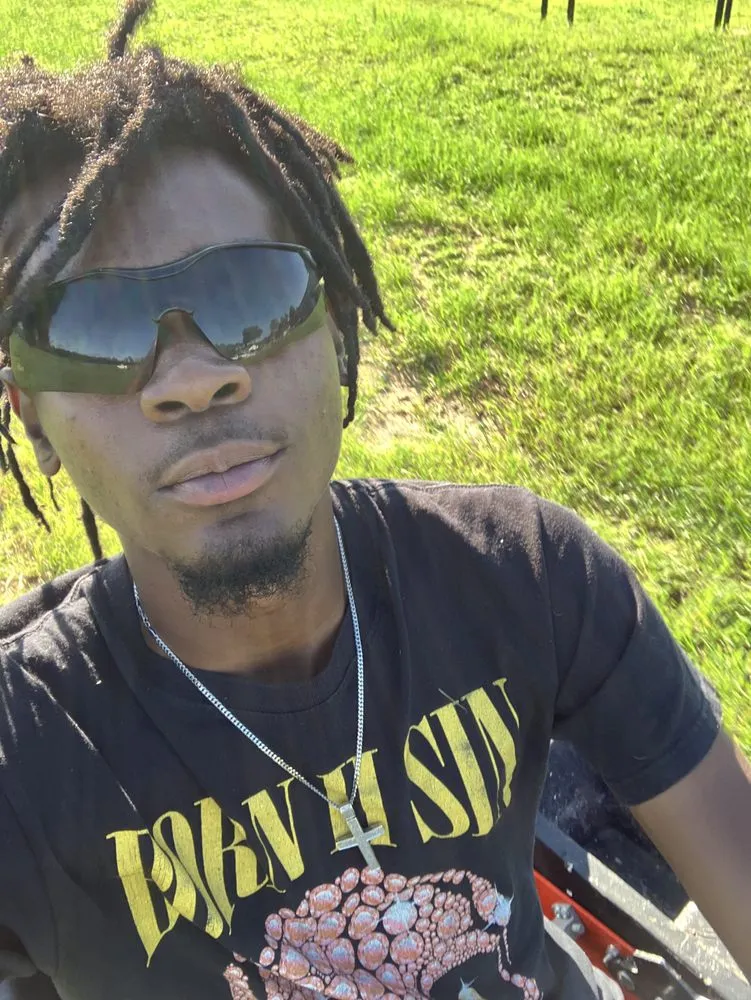 Trusted lawn mowing service in Macon, GA by Crey Lawncare