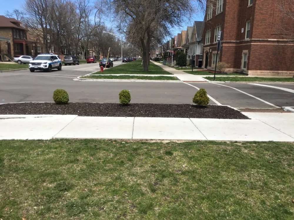 Professional yard maintenance in Glenwood, IL by CRG Landscaping