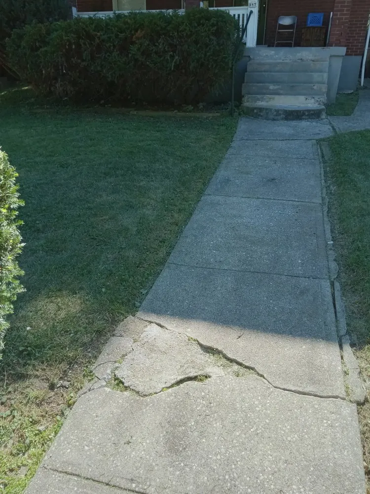 Reliable lawn mowing service experts serving Cincinnati, OH - Cricket lawn and landscaping