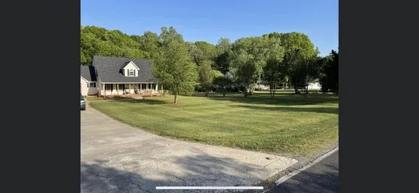 Crigger Contracting and Lawn Care Logo