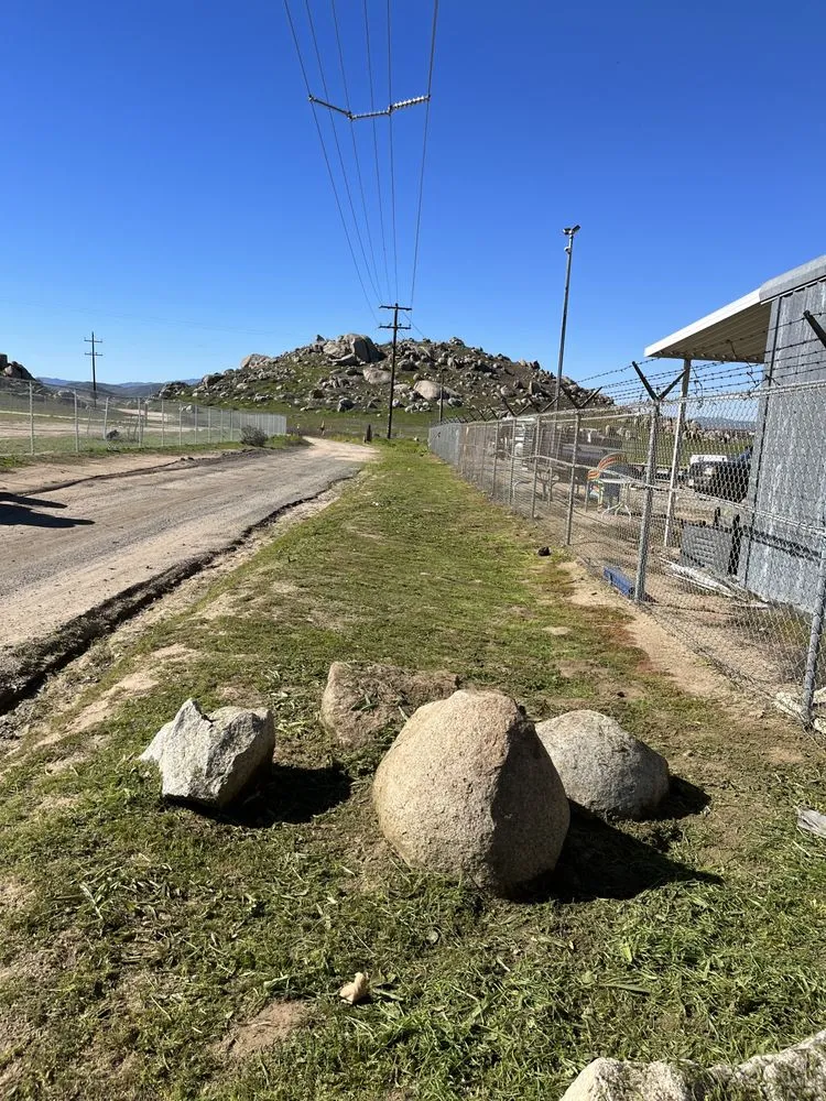 Local yard cleanup service experts serving Hemet, CA - Cris Lawn Maintenance