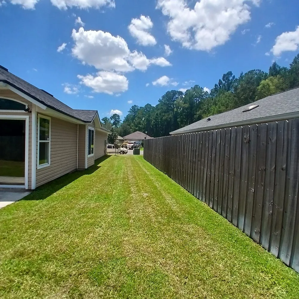 Affordable lawn mowing service experts serving Orange Park, FL - Cristo Vive Lawn Service