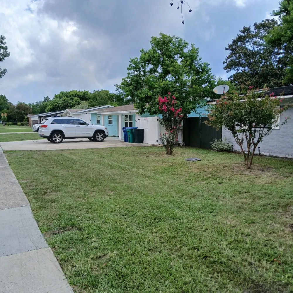 Affordable landscaping services in Orange Park, FL - Cristo Vive Lawn Service