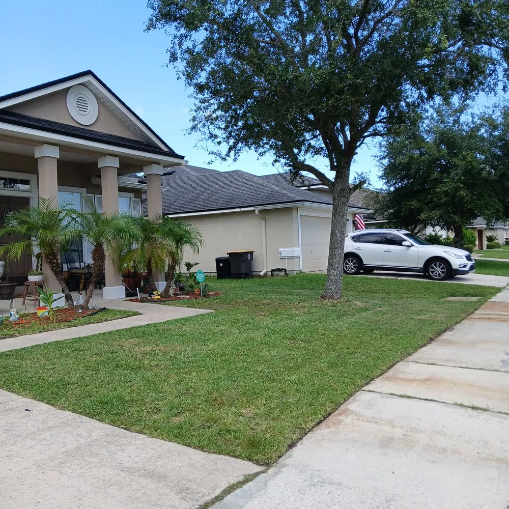 Affordable yard maintenance near you across Orange Park, FL - Cristo Vive Lawn Service