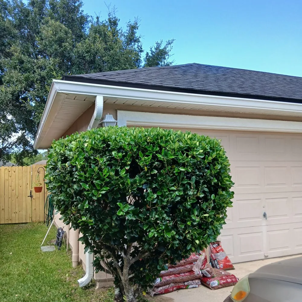 Expert yard maintenance in Orange Park, FL by Cristo Vive Lawn Service