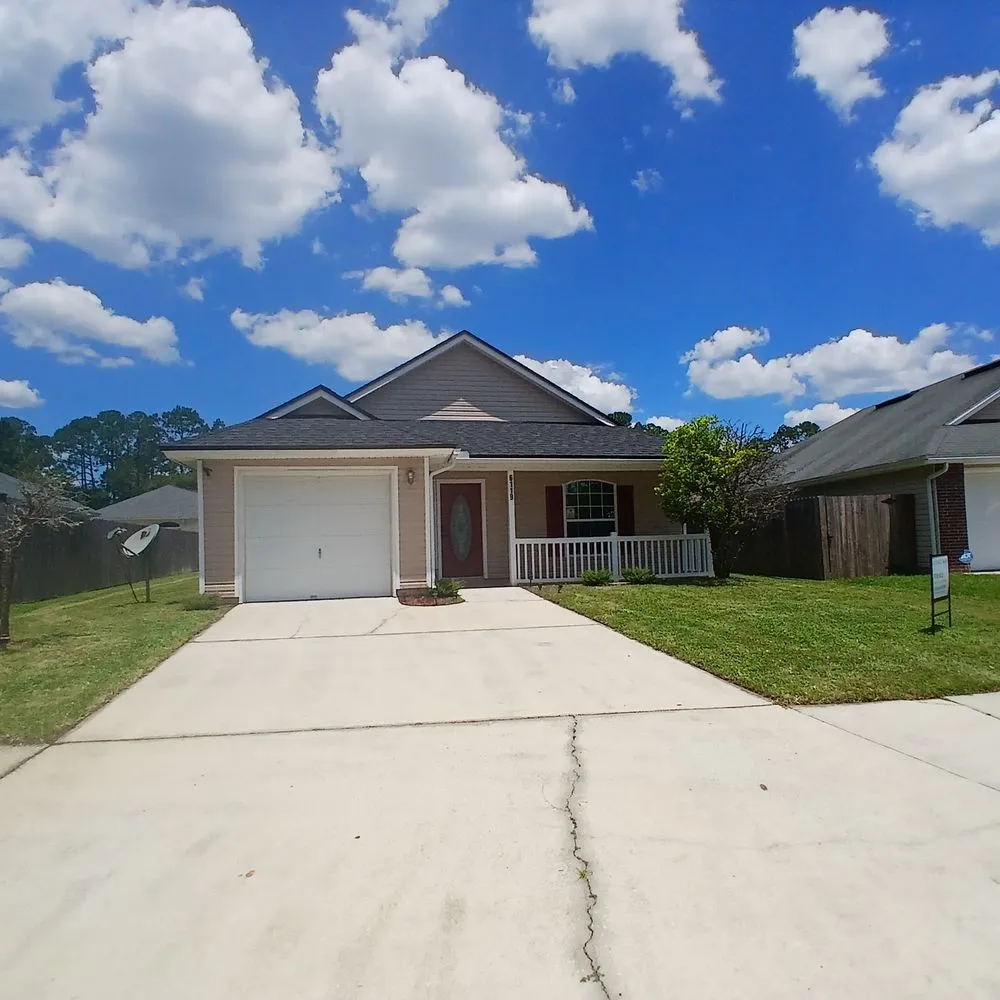 Professional lawn mowing service near you across Orange Park, FL - Cristo Vive Lawn Service