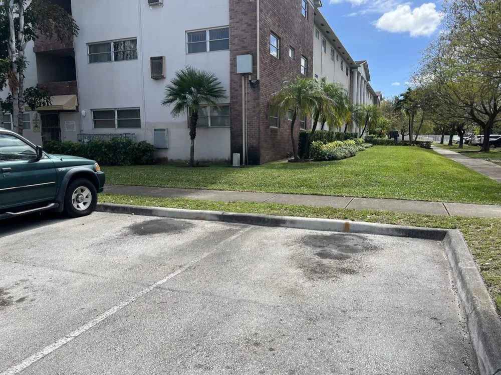 Reliable outdoor landscaping experts serving Fort Lauderdale, FL - Cristobal lawn service