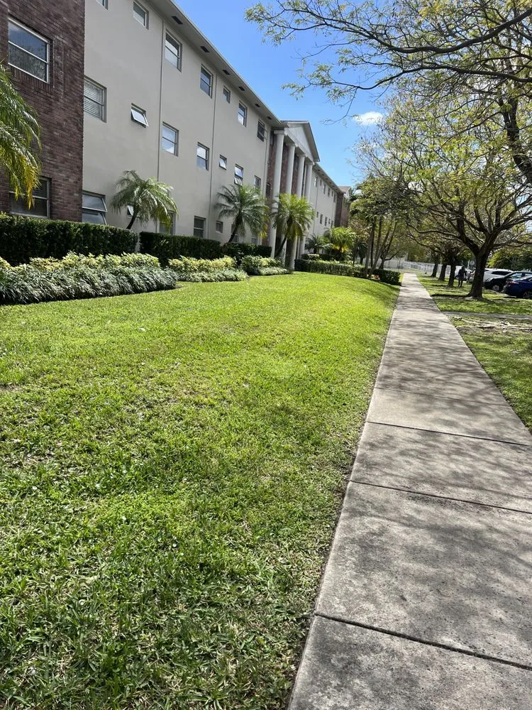Reliable garden landscaping for homes in Fort Lauderdale, FL by Cristobal lawn service