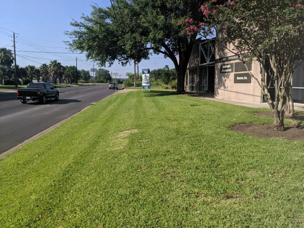 Professional lawn mowing service experts serving Taylor, TX - Critchfield Lawn Service