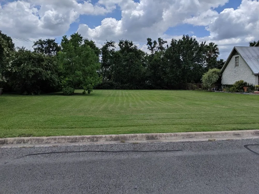 Top-rated residential landscaping in Taylor, TX - Critchfield Lawn Service