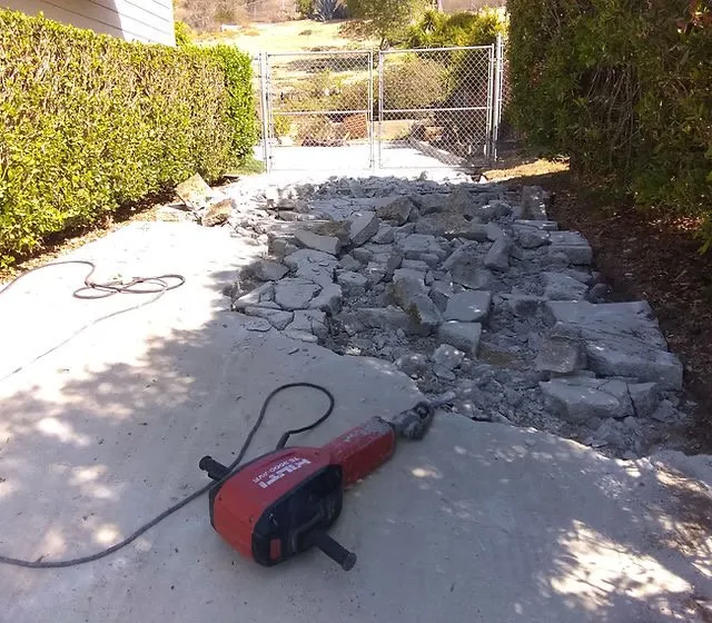 Custom yard maintenance near you across Oxnard, CA - Critos Hauling Junk Removal