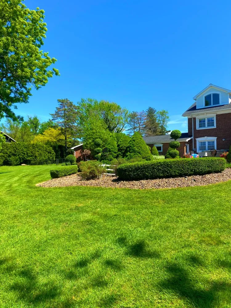 Custom garden landscaping for year-round maintenance in Irving, NY by Crofty’s Custom Designes
