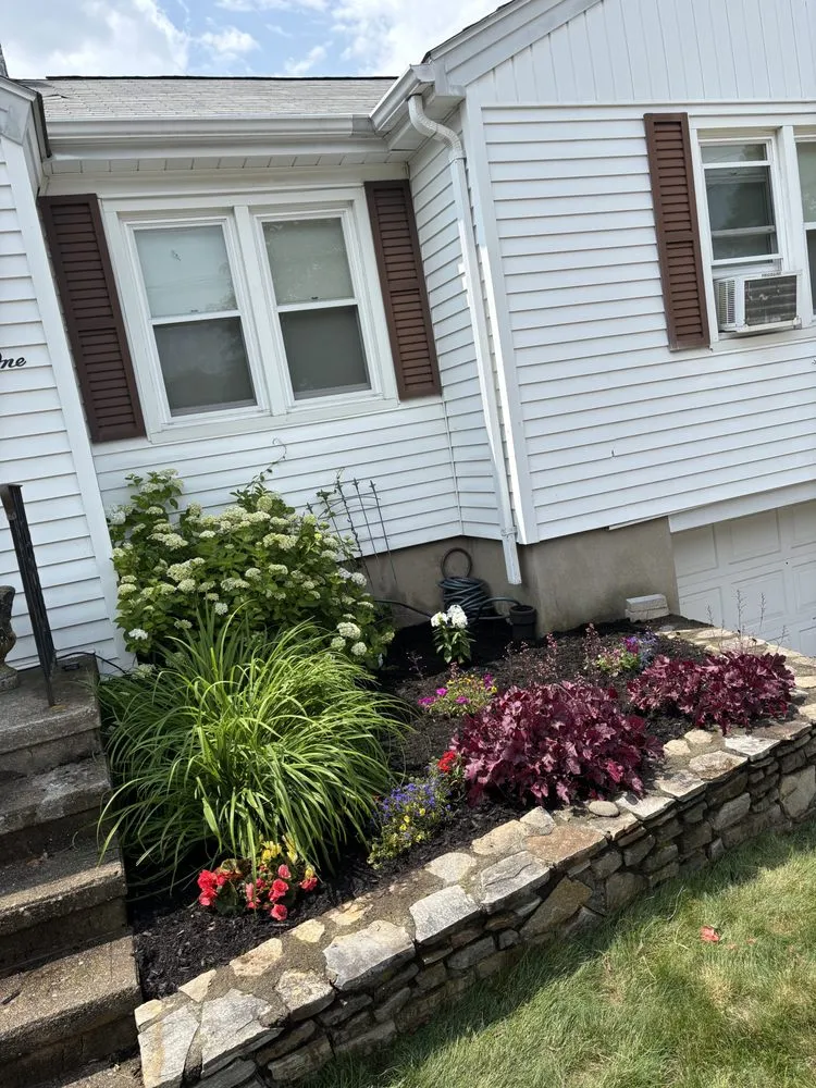 Custom garden landscaping experts serving Cranston, RI - Crofwell Landscaping