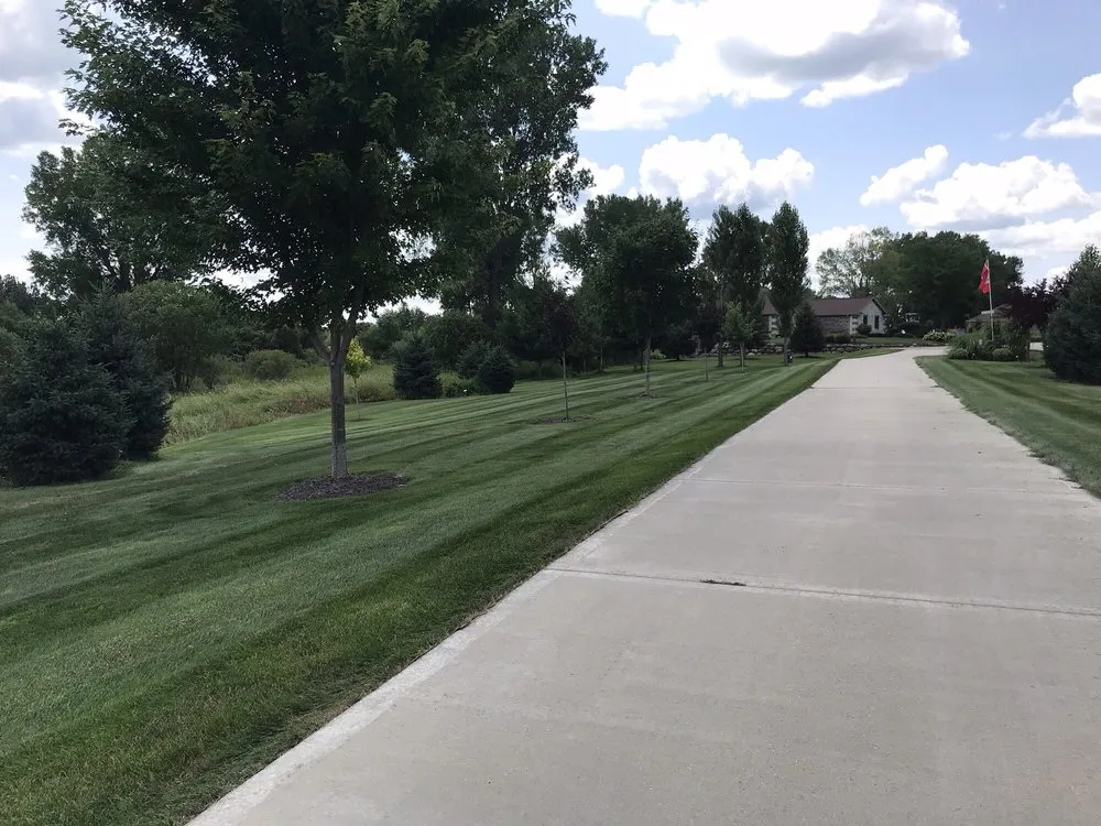 Custom yard maintenance experts serving Columbus, WI - Crombie Lawn Care