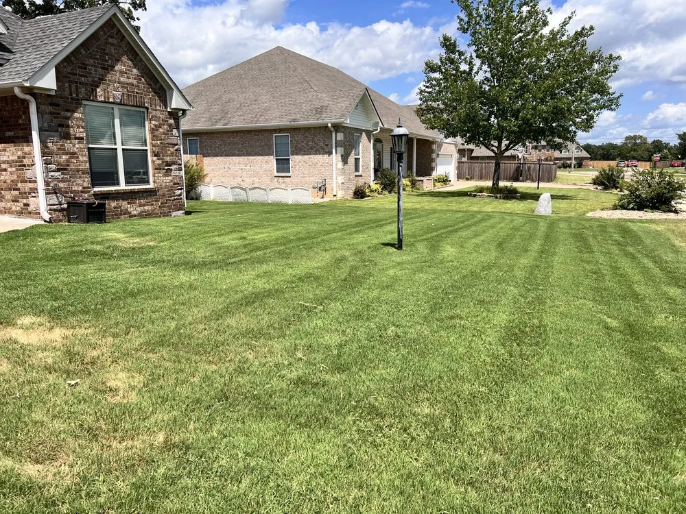 Top-rated garden landscaping in Greenwood, AR by Cross Cut
