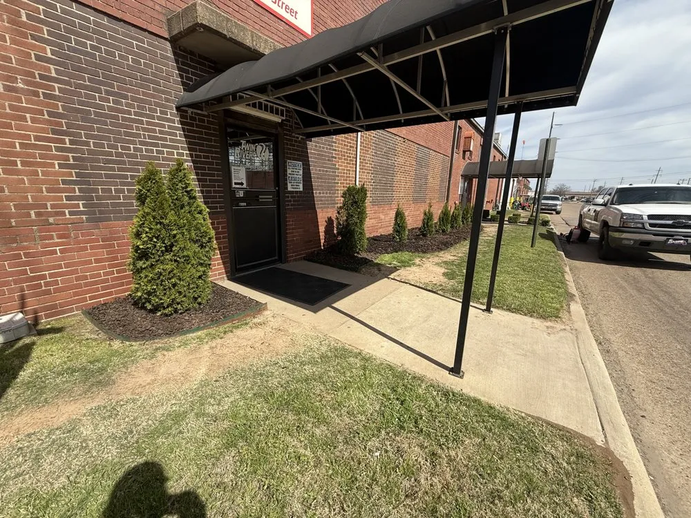 Reliable lawn care service experts serving Greenwood, AR - Cross Cut