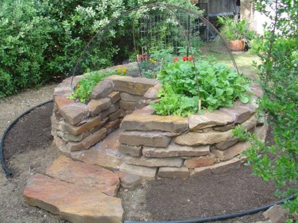 Custom lawn care service in Springdale, AR by Cross T Home & Land