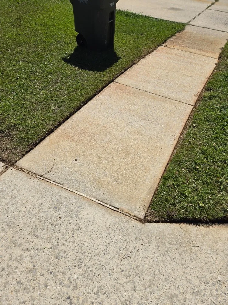 Top-rated lawn mowing service in Foley, AL - Crossover Lawn Care