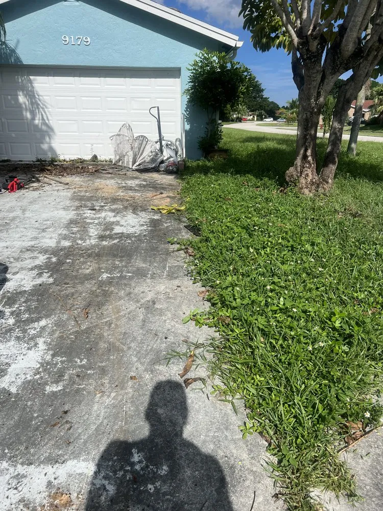 Trusted lawn care service with custom design in Coconut Creek, FL by Crouse lawn services