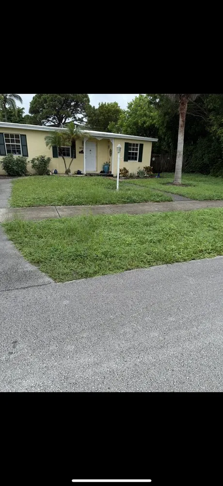 Affordable yard maintenance for homes in Coconut Creek, FL by Crouse lawn services