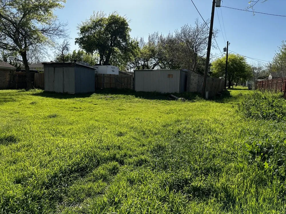 Custom lawn care service in Ponder, TX by Crown landscaping