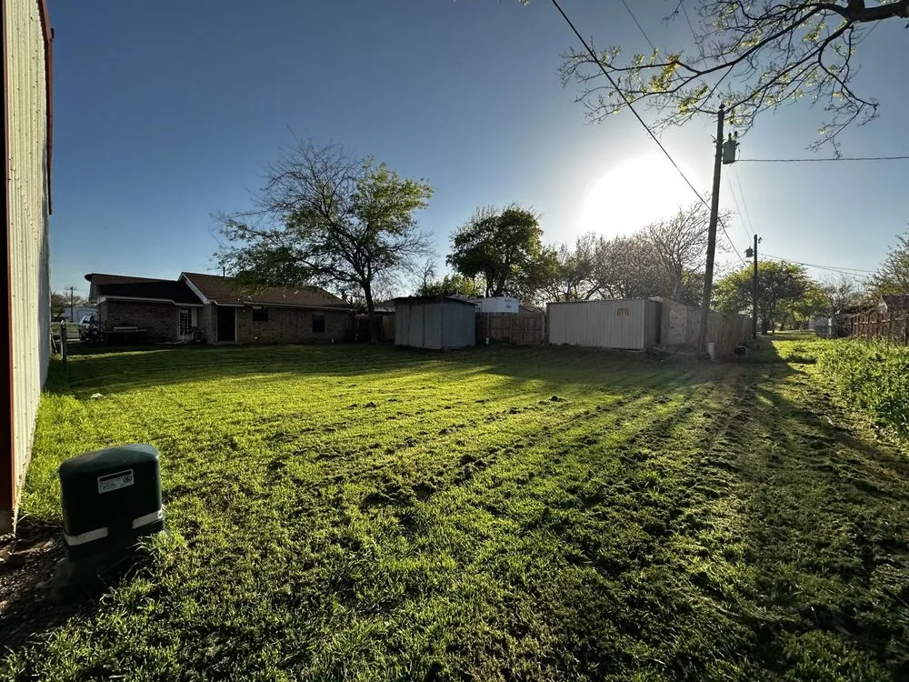 Top-rated lawn care service near you in Ponder, TX by Crown landscaping