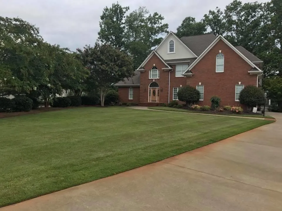Local yard cleanup service in Boiling Springs, SC by Crow's Landscaping