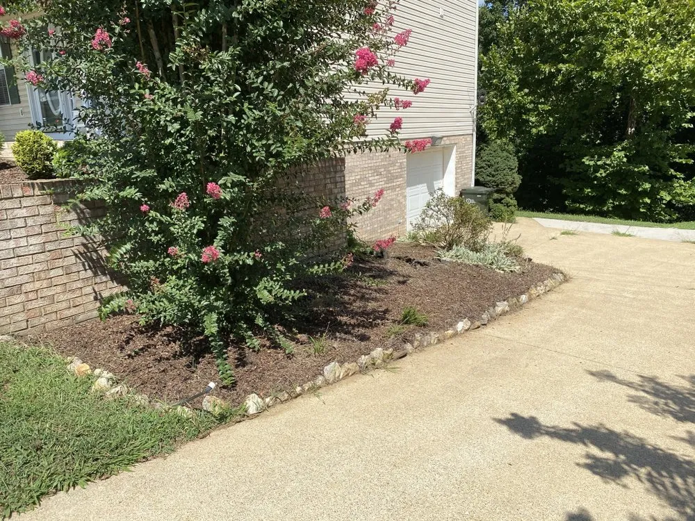 Affordable yard maintenance in Ooltewah, TN - CRR Landscape & Dumpsters