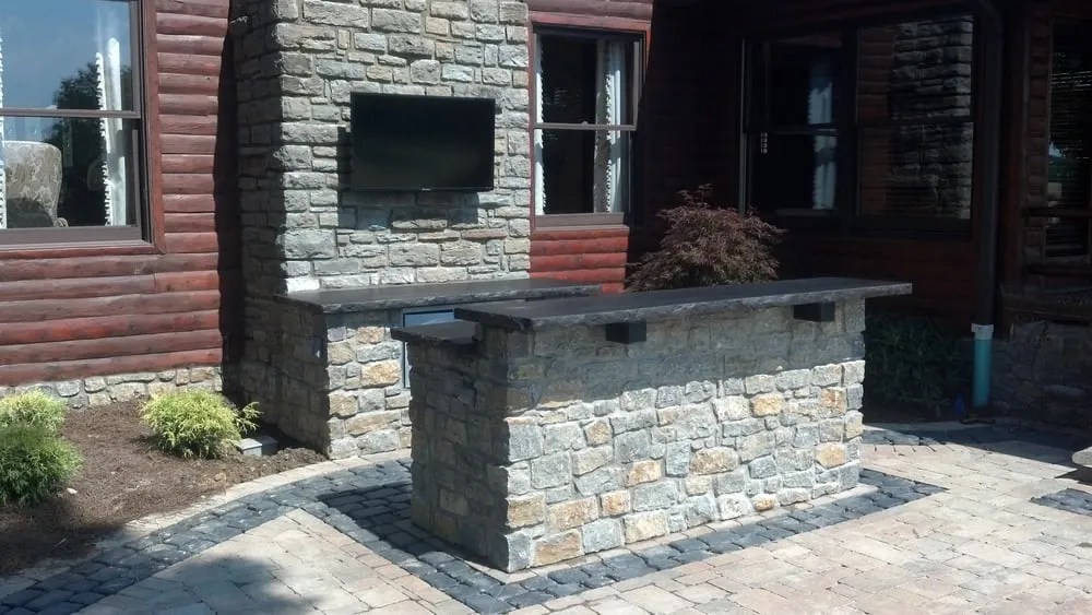 Expert outdoor landscaping in Florence, KY - Cru Cutters