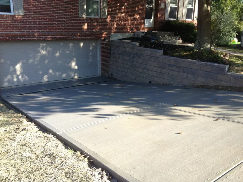 Reliable residential landscaping in Florence, KY by Cru Cutters