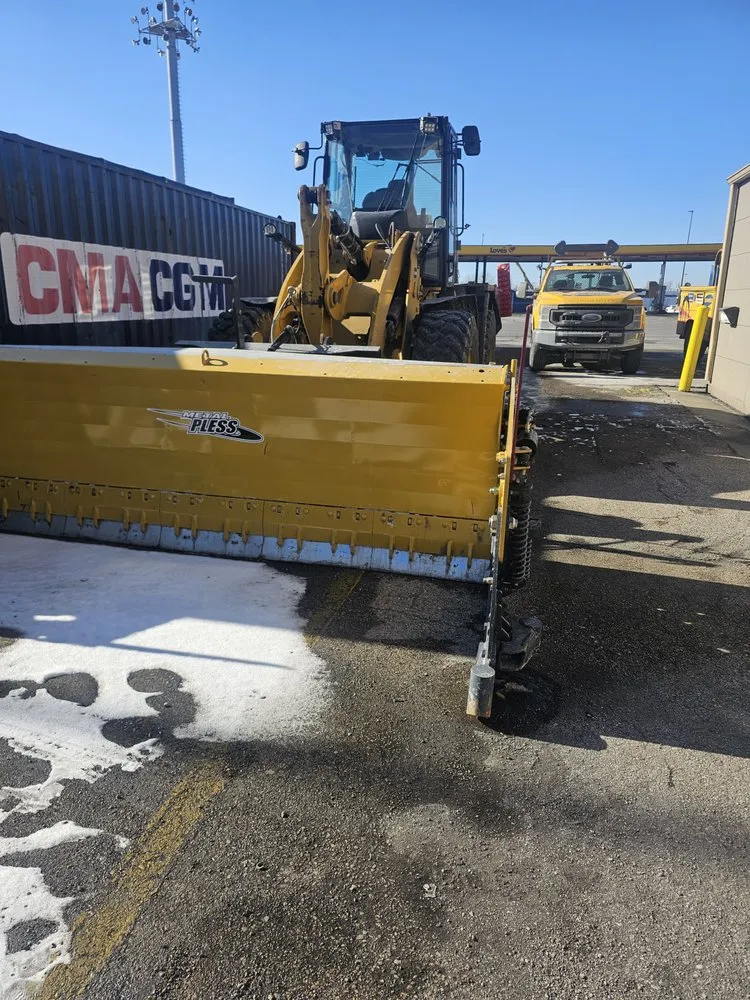 Local garden landscaping in South Milwaukee, WI by Cruz and Co