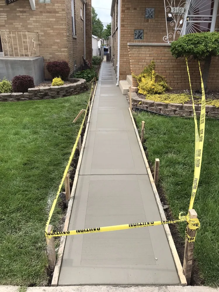 Expert yard maintenance in Northlake, IL - Cruz Concrete