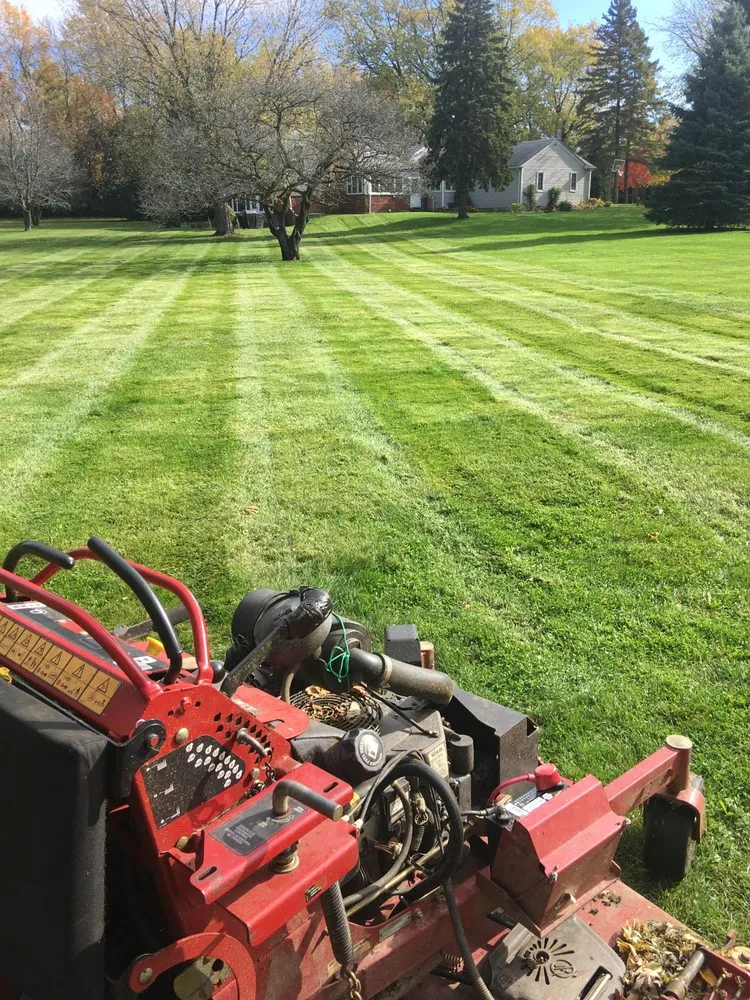 Professional lawn care service experts serving Arlington Heights, IL - Cruz Crew Lawn Service