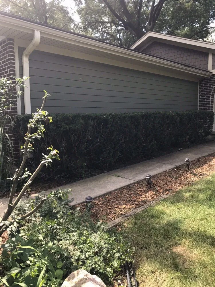 Custom residential landscaping with custom design in Arlington Heights, IL by Cruz Crew Lawn Service