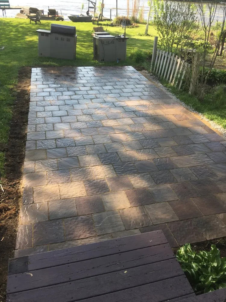 Trusted garden landscaping experts serving Arlington Heights, IL - Cruz Crew Lawn Service