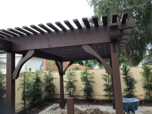 Affordable lawn mowing service experts serving Bakersfield, CA - Cruz Gardening Service