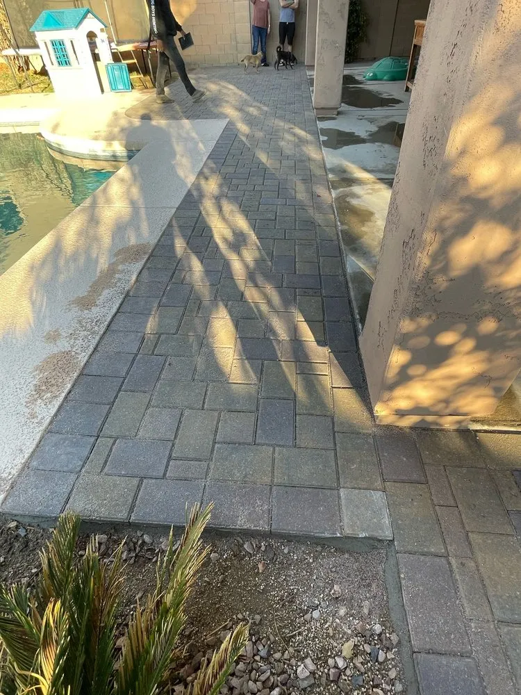 Affordable landscape design in Youngtown, AZ by Cruz Ladnscape