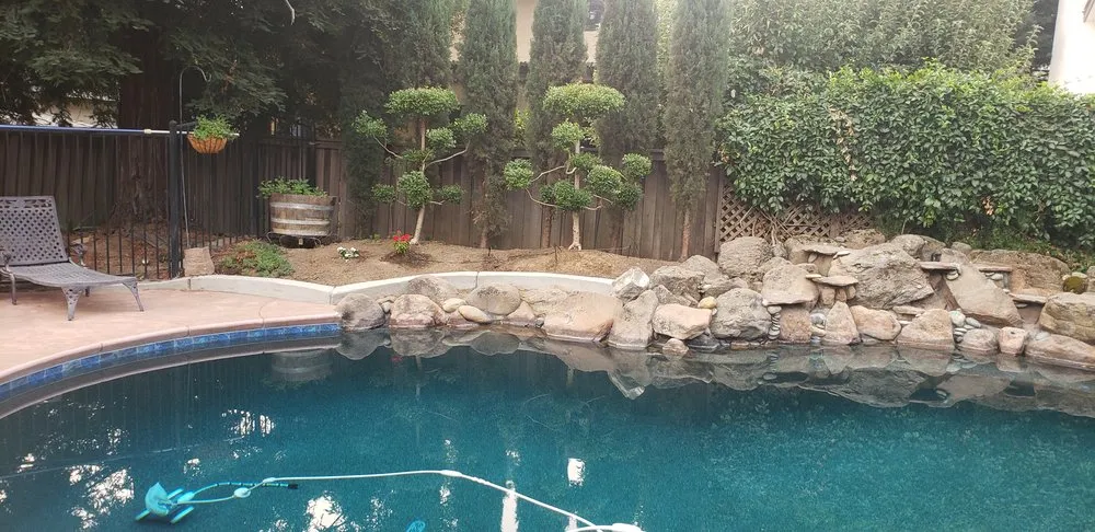 Professional garden landscaping in Sacramento, CA by Cruz Landscaping & Design