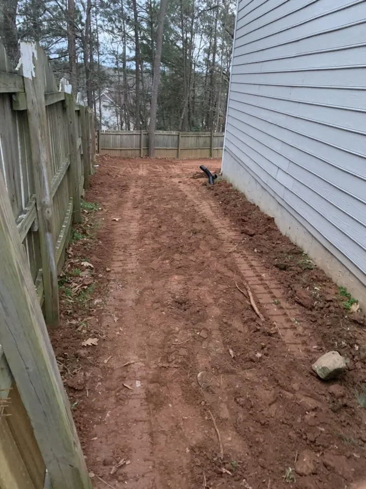 Top-rated yard cleanup service for year-round maintenance in Smyrna, GA by Cruz Landscaping Creations