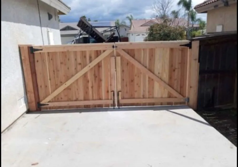 Custom yard cleanup service for residential properties across Hemet, CA - Cruz Landscaping