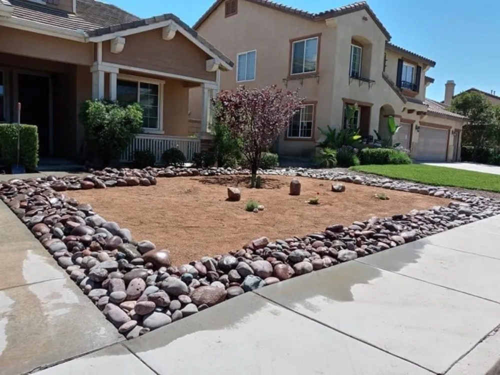 Custom outdoor landscaping with custom design in Hemet, CA by Cruz Landscaping